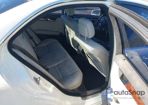 2010 Mercedes-Benz C 300 Sport z USA, uszkodzony, nr VIN WDDGF5EBXAF374219